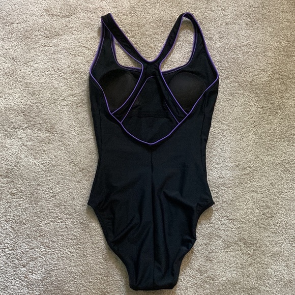 Speedo racer back black one piece swimsuit - Picture 2 of 2
